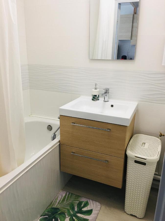 Studio Cosy Et Moderne Au Couchant Situe 150M De La Plage -Avec Parking Gratuit Prive - 25M2 - Climatise - Balcon - Wifi Gratuit La Grande Motte Exterior foto
